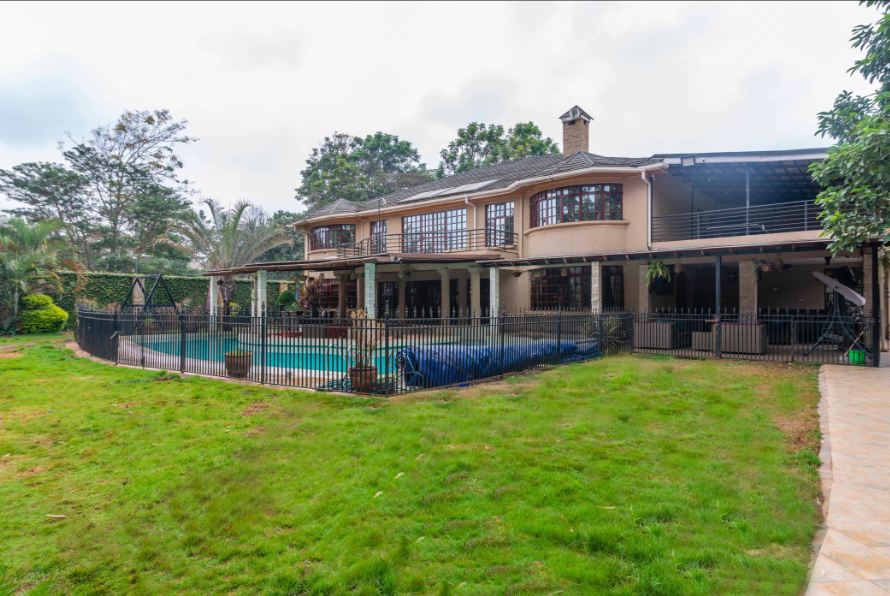 9bdrm Mansion in Ridgeways Gardens - Image 2